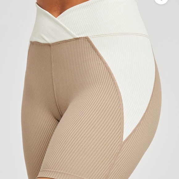 Year of Ours Women's V Waist Ribbed Studio Biker Shorts Caribou Bone Size Small - Picture 4 of 10